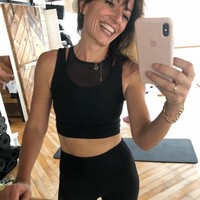 Dari wajah, wanita ini tampak seperti ibu-ibu pada umumnya. Di beberapa sudut wajahnya bahkan sudah terlihat keriput, tapi kamu akan takjub melihat perutnya.  Foto: dok. Instagram (davinamccall)