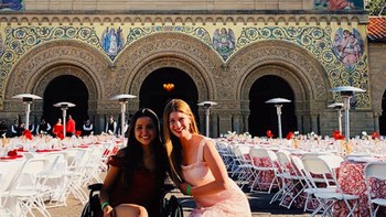 Pesta kelulusan pun dilangsungkan di Stanford. Foto: Instagram