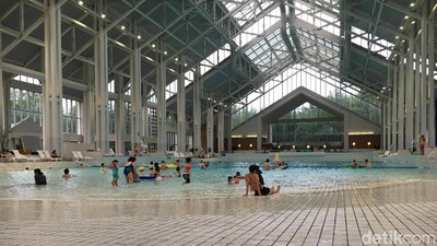 Foto: Kolam Renang Indoor Terbesar di Jepang