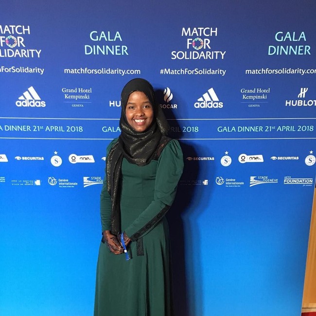 Jawahir Roble menorehkan sejarah di Inggris. Ia jadi wasit wanita berhijab pertama dan satu-satunya di Inggris saat ini. JJ, sapaan akrabnya pindah dari Somalia ke Inggris saat masih kecil.