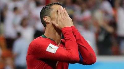 Cristiano Ronaldo Diolok-olok Usai Gagal Penalti, Messi Dibawa-bawa
