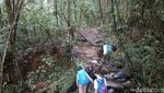 Habis Nyoblos, Langsung Naik ke Gunung Salak