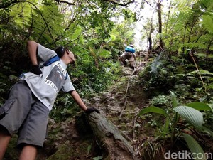 Pendek Namun Ekstrem, Mendaki Gunung Salak Via Cidahu
