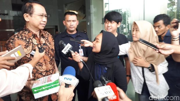 Marzuki Alie usai diperiksa KPK terkait kasus korupsi e-KTP, Selasa (26/6/2018)