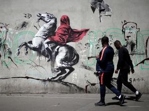 Banksy Teror Paris dengan Mural Imigrasi