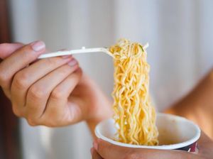 Ini Alasan Kenapa Ibu-ibu di Jepang Makan Ramen Instan Setelah Memasak