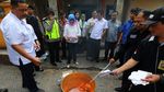 Petugas KPU Musnahkan Surat Suara yang Rusak