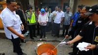 Pemusnahan surat suara ini untuk mengantisipasi penyalahgunaan sisa surat suara, sebanyak 1.255 lembar surat suara Pilgub Jawa Tengah 2018 yang rusak dan sisa itu di musnahkan oleh KPU Boyolali. Antara Foto/Aloysius Jarot Nugroho.