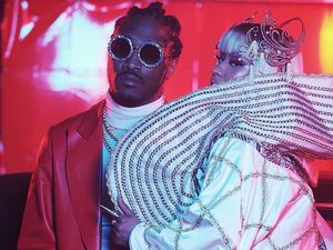 Kedua Kalinya, Nicki Minaj Pakai Aksesori Rancangan Desainer Indonesia