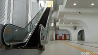Stasiun LRT Jakabaring ini juga dilengkapi eskalator.