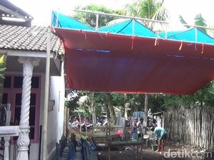 1.623 Korban Banjir Bandang Banyuwangi Nyoblos di TPS Darurat