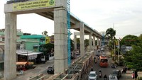 Tiang-tiang ini berdiri mulai dari Bandara Internasional Sultan Mahmud Badaruddin II hingga ke Jakabaring. Raja Adil Siregar/detikcom.