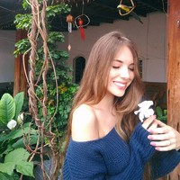 Kenalan dengan Jhulia Pimentel, bintang internet yang mencuri atensi karena parasnya yang memesona. Foto: Instagram @jhulia_pimentel