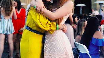 Bersama sahabat satu angkatannya. Foto: Instagram