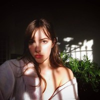 Banyak netizen yang mengira bahwa Jhulia telah berusia 20-25an tahun. Namun faktanya, ia masih remaja dan baru menginjak usia 18 tahun. Foto: Instagram @jhulia_pimentel