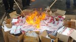 Petugas KPU Musnahkan Surat Suara yang Rusak