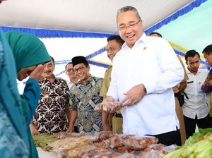 Mendes Sebut Dana Desa Kurangi Kemiskinan hingga 1,2 Juta Orang