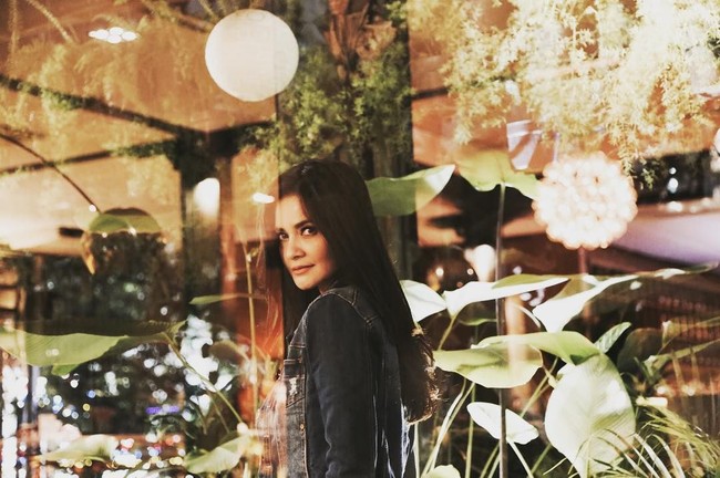 Selain punya kulit yang flawless, Cut Tari juga memikat dari bentuk tubuhnya yang tetap ramping.  Foto: dok. Instagram (cuttaryofficial)