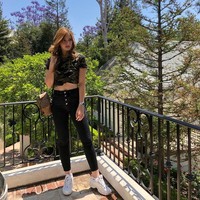 Jalan-jalan menikmati kota Los Angeles, Nia Ramadhani memilih memakai sneakers. Istri Ardi Bakrie itu tampak mengenakan sneakers terbaru dari Nike. Nike Air Huarache City yang dipakainya ini harganya sekitar Rp 2 jutaan. Foto: Dok. Instagram