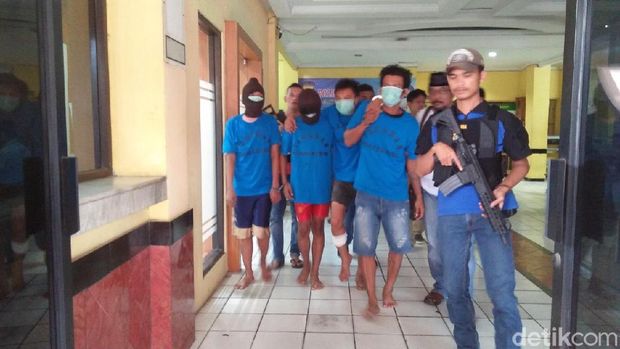 Komplotan ini dikenal Carok The Gank yang dikenal tak segan lukai korban