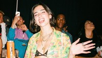 Dua Lipa tetap cantik kan meski melet? Foto: Instagram Dua Lipa