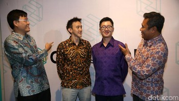 Chief Operational Officer JSC Hive Coworking Space Erich Hirawan,Chief Strategy Officer JSC Hive Coworking Space  Ethan Choi, Chief Executive Officer JSC Hive Coworking Space Carlson Lau, Chief Financial Officer JSC Hive Coworking Space Jason Lee  hadir dalam konferensi pers di Jakarta.