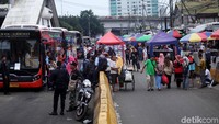 Walau libur lebaran sudah usai, aktivitas para pedagang di Jatibaru belum terlalu terlihat ramai.