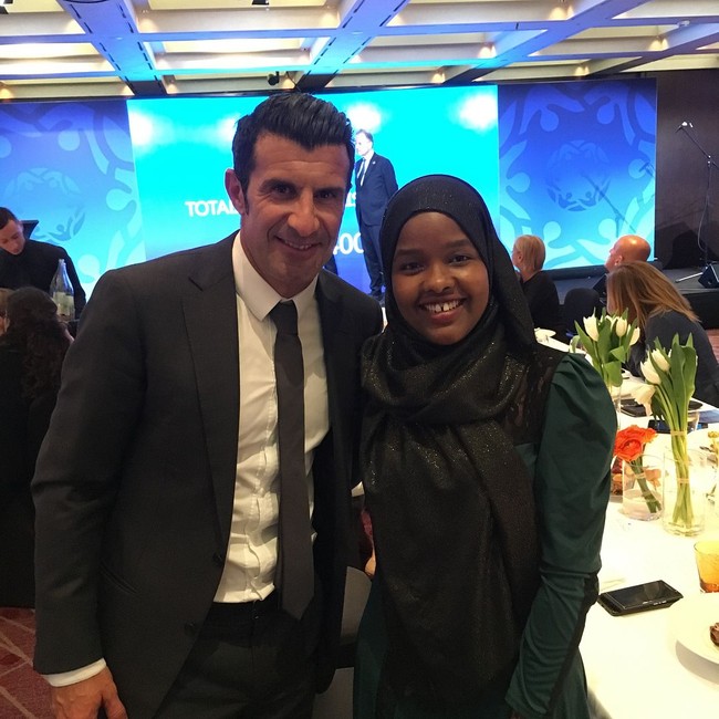 Di luar lapangan, Jawahir Roble memilih pashmina atau shawl panjang untuk hijabnya. Ia mengenakan shawl tersebut dengan tertutup rapat, seperti hijabers pada umumnya. (Foto: Instagram/Jawahir_Roble)