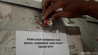 Kotak suara masih disegel KPUD.