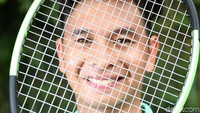 Boleh dibilang dia tak memiliki pelapis. Kemampuan dan pengalaman petenis di bawahnya terpaut cukup jauh.