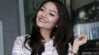 Selama ini lagu Siti Badriah tak pernah menyentuh angka 100 juta view di YouTube.