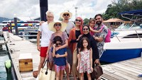 Mengisi liburan, Bunga Citra Lestari atau BCL menghabiskan waktu bersama keluarga suaminya di Malaysia. Mereka pergi berlibur bersama. (bclsinclair/Instagram)