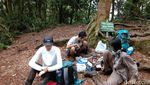 Habis Nyoblos, Langsung Naik ke Gunung Salak