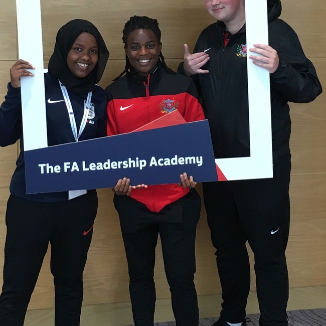 Jawahir Roble berkomitmen untuk menginspirasi banyak wanita di luar sana untuk tidak takut terjun ke lapangan bola, khususnya wanita berhijab. (Foto: Instagram/Jawahir_Roble)