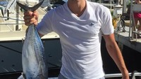 Mengawali karier sejak tahun 1997, Robin kini bermain sebagai striker untuk Fenerbahce dan tim nasional Belanda. Ini posenya ketika berhasil memancing ikan. Foto: Instagram @robinvanpersie