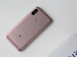 Penampakan Redmi 6 Pro Berkamera Ganda dan Berponi
