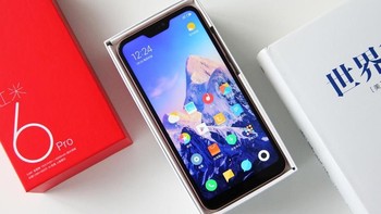 Resolusinya 2280 x 1080 pixel dengan aspek rasio 19:9. Foto: Sina Mobile