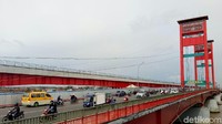 Lintasan LRT di sebelah Jembatan Ampera. Dari total lintasan sepanjang 23,4 km itu dipastikan sudah tersambung.   