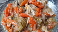 Netizen @ratu_shena ini membuat tumis peda seuhah. Kelihatan ya pedasnya karena banyak cabai rawit merah. Dimakan pakai nasi putih hangat sudah bikin berselera ini. Foto: Instagram