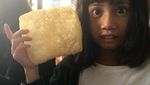 Lucunya Si Kecil Ulla, Anak Ersa Mayori Kalau Sedang Makan Sashimi dan Es Krim