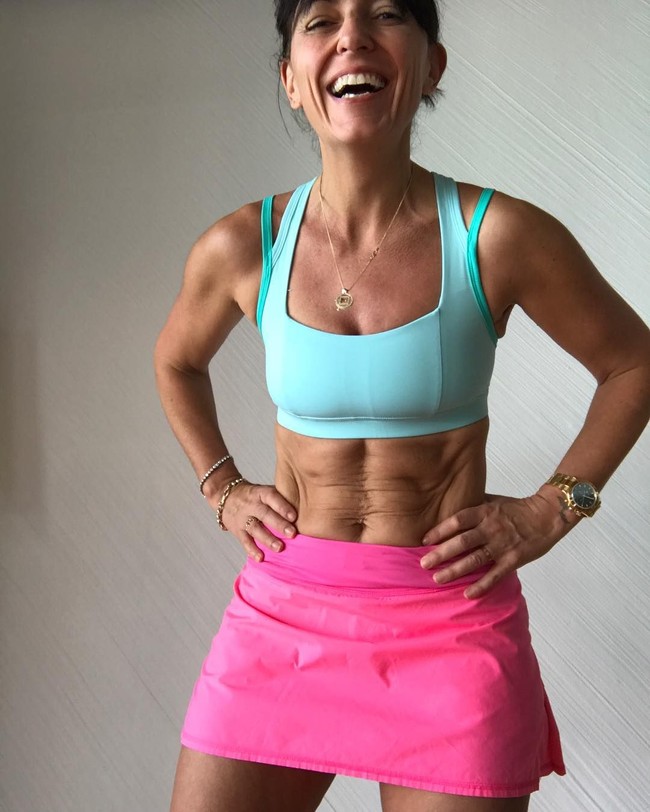 Davina mengaku pecinta fitness. Aku sering ditanya berapa kali aku olahraga. Tiga kali paling sedikit... empat kali idealnya selama 45 menit sampai satu jam, tulis Davina di Instagramnya.  Foto: dok. Instagram (davinamccall)