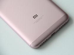 Penampakan Redmi 6 Pro Berkamera Ganda dan Berponi