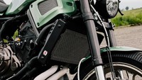 Bantam Racer mendapatkan pelek, lampu depan, shock breaker belakang dan kopling baru. Motor klasik tersebut diberikan sentuhan modern dengan mengambil buntut Yamaha TYZF-R1. Foto: Dok. Yamaha