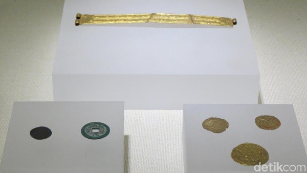 Foto: Ada koin emas dari Kerajaan Chagatai dengan aksara Arab. Kerajaan Chagatai Khanate berkuasa dari abad ke-14 sampai abad ke-16. Kerajaan Chagatai juga memeluk agama Islam (Fitraya/detikTravel)