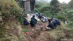 Habis Nyoblos, Langsung Naik ke Gunung Salak