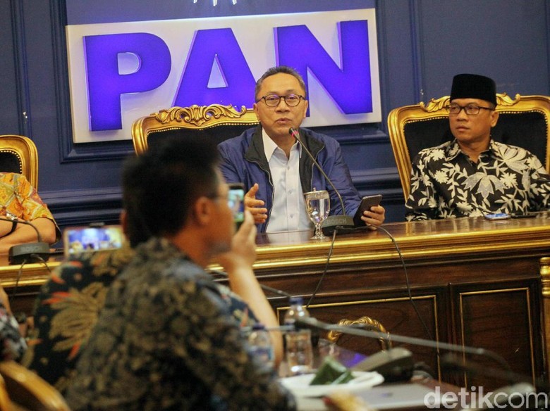 Lucky Hakim Pindah ke NasDem, Zulkifli: Transfernya Rp 5 M Lucky Hakim Pindah ke NasDem, Zulkifli: Transfernya Rp 5 M