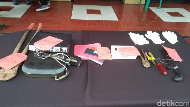 Barang bukti perampokan