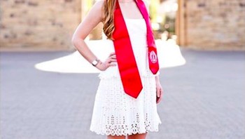 “4 tahun berlalu cepat. Merasa terhormat berhasil lulus dari Stanford,” tulis Jennifer. Foto: Instagram