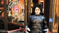Berkunjung ke Beetle House yang berada di New York, Amerika. Anda akan disambut dengan beberapa karakter terkenal ciptaan Tim Burton. Seperti Edward Scissorhands hingga Willy Wonka. Foto: Istimewa