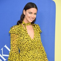 Kecantikan model Irina Shayk telah memikat aktor Bradley Cooper yang kini jadi kekasihnya. Wanita 32 tahun ini populer sebagai salah satu angel Victorias Secret. Foto: Getty Images